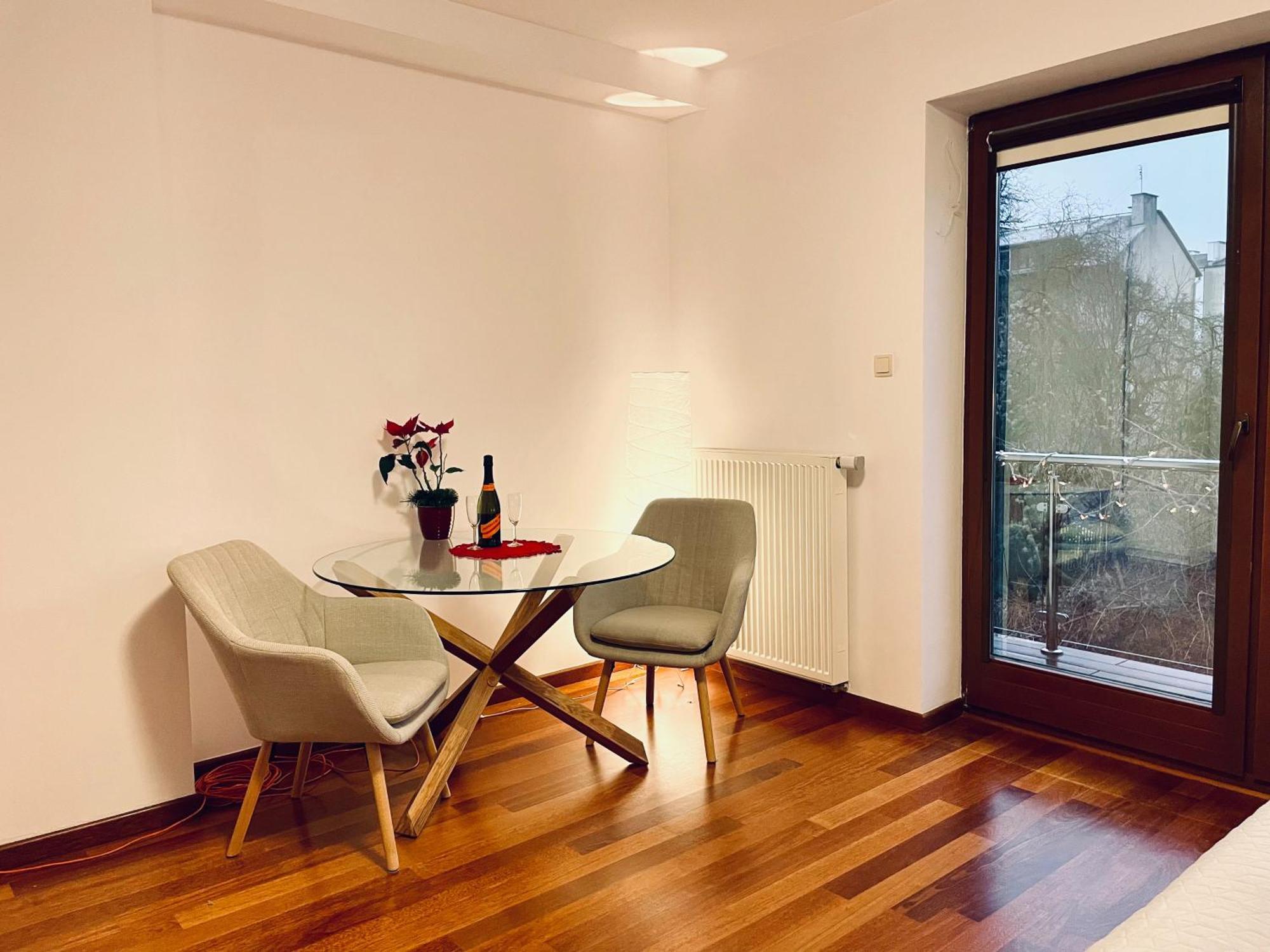 Beautiful In Mokotow Near Krolikarnia Park 2 * Warszawa